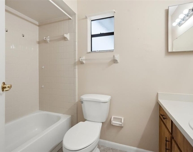 754 Summerland Drive - Photo Thumbnail 23