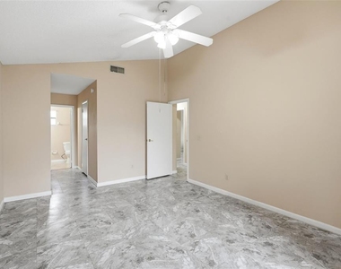 754 Summerland Drive - Photo Thumbnail 12