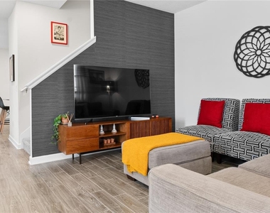 11811 Pulitzer Place - Photo Thumbnail 6