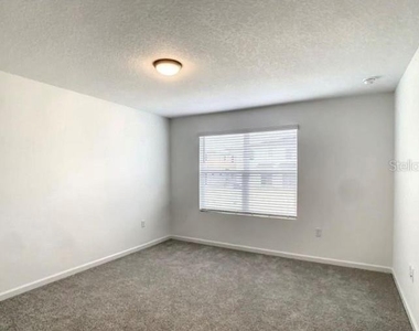 1152 Lakeshore Breeze Place - Photo Thumbnail 15