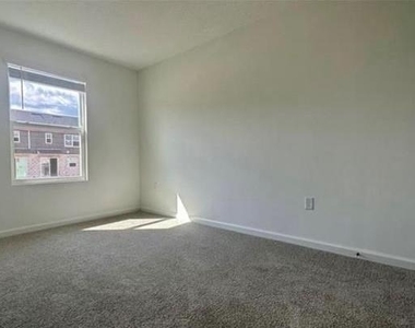 1152 Lakeshore Breeze Place - Photo Thumbnail 12