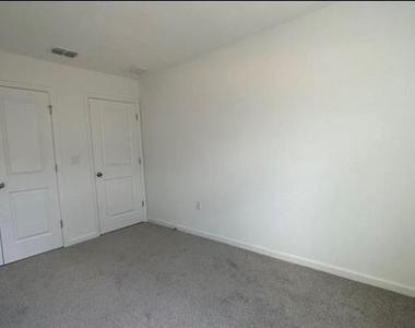 1152 Lakeshore Breeze Place - Photo Thumbnail 20
