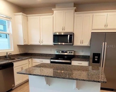 1152 Lakeshore Breeze Place - Photo Thumbnail 8
