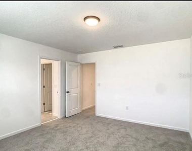 1152 Lakeshore Breeze Place - Photo Thumbnail 19