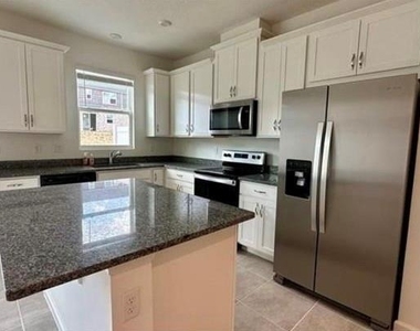 1152 Lakeshore Breeze Place - Photo Thumbnail 6