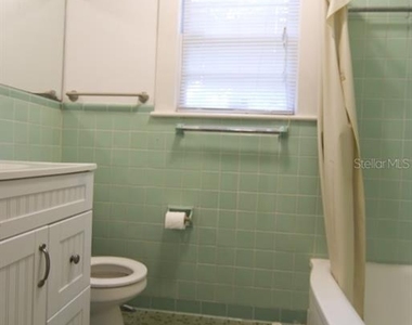 1617 Nw 7th Place - Photo Thumbnail 7