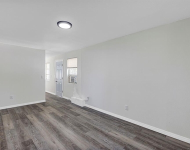 751 Bellevue Avenue - Photo Thumbnail 2