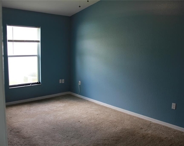 1014 Meadowood Pointe Road - Photo Thumbnail 4