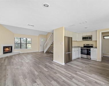 2004 Wood Hollow Place - Photo Thumbnail 10