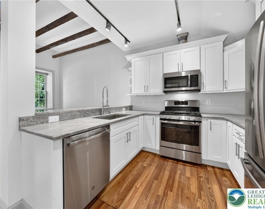 428 Northampton Street - Photo Thumbnail 13