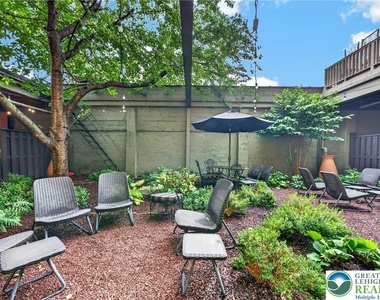 428 Northampton St - Photo Thumbnail 24
