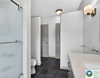 428 Northampton St - Photo Thumbnail 16