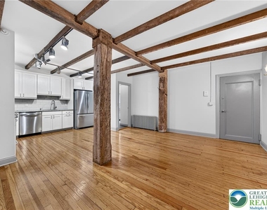 428 Northampton St - Photo Thumbnail 7