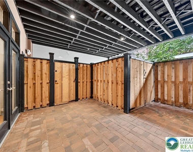 428 Northampton St - Photo Thumbnail 20