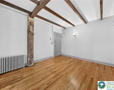 428 Northampton St - Photo Thumbnail 8