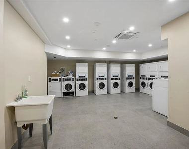 1408 Vyse Avenue - Photo Thumbnail 6