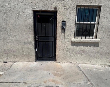920 S Stanton Street - Photo Thumbnail 1
