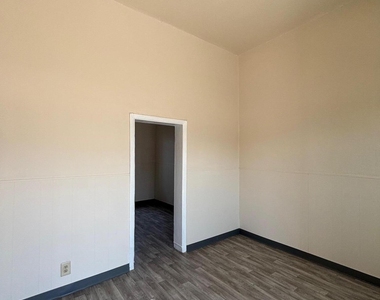 920 S Stanton Street - Photo Thumbnail 6