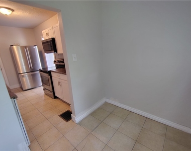 2004 Pioneer Ave - Photo Thumbnail 8