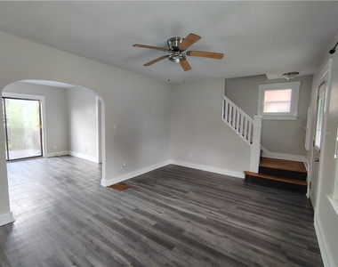2004 Pioneer Ave - Photo Thumbnail 2