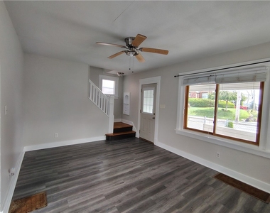 2004 Pioneer Ave - Photo Thumbnail 3