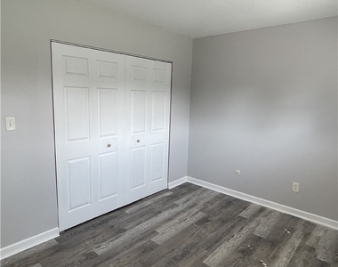 412 Mary St - Photo Thumbnail 13