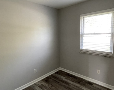 412 Mary St - Photo Thumbnail 16