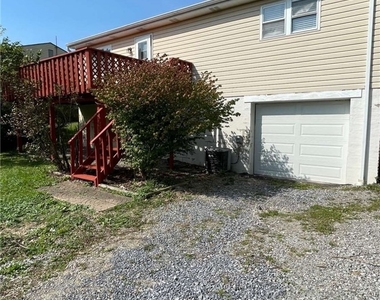 412 Mary St - Photo Thumbnail 2