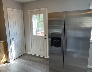 412 Mary St - Photo Thumbnail 9