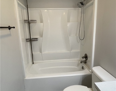 412 Mary St - Photo Thumbnail 11