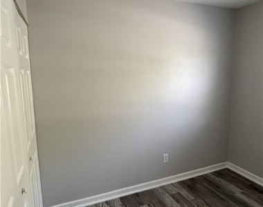 412 Mary St - Photo Thumbnail 17