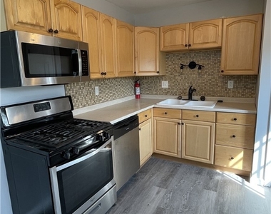412 Mary St - Photo Thumbnail 8