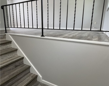 412 Mary St - Photo Thumbnail 3