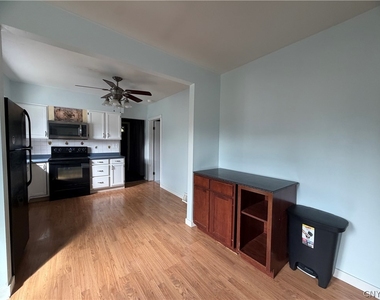 1230 Thorn Street - Photo Thumbnail 2