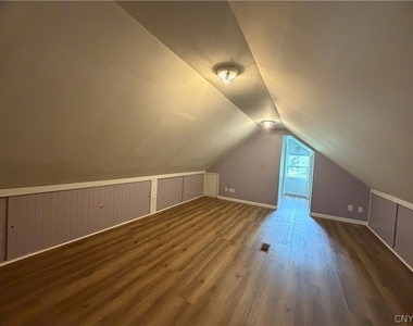 1230 Thorn Street - Photo Thumbnail 7