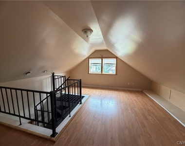 1230 Thorn Street - Photo Thumbnail 6