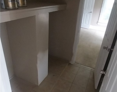 1018 Hall Street - Photo Thumbnail 9