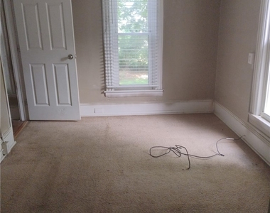 1018 Hall Street - Photo Thumbnail 4