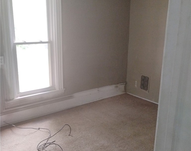 1018 Hall Street - Photo Thumbnail 2