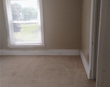 1018 Hall Street - Photo Thumbnail 7