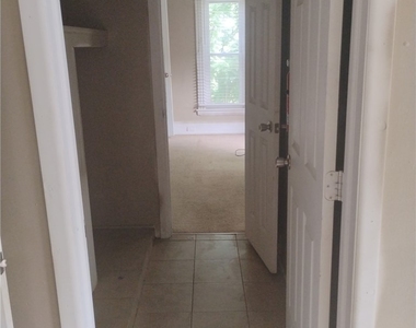 1018 Hall Street - Photo Thumbnail 3