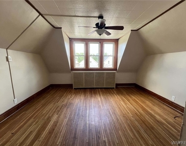 98 Freund Street - Photo Thumbnail 3