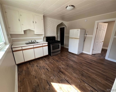 98 Freund Street - Photo Thumbnail 7