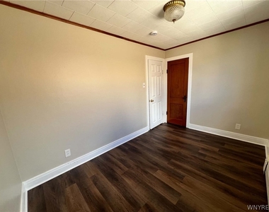 98 Freund Street - Photo Thumbnail 13
