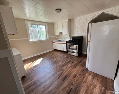 98 Freund Street - Photo Thumbnail 8