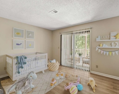 611 Barrington Hills Drive - Photo Thumbnail 3