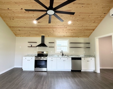 506 1st Avenue W - Photo Thumbnail 1