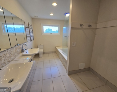 87 Columns Way - Photo Thumbnail 9