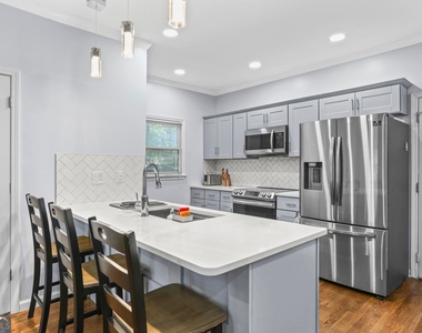 687 Windsor Street Sw - Photo Thumbnail 15