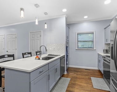 687 Windsor Street Sw - Photo Thumbnail 10